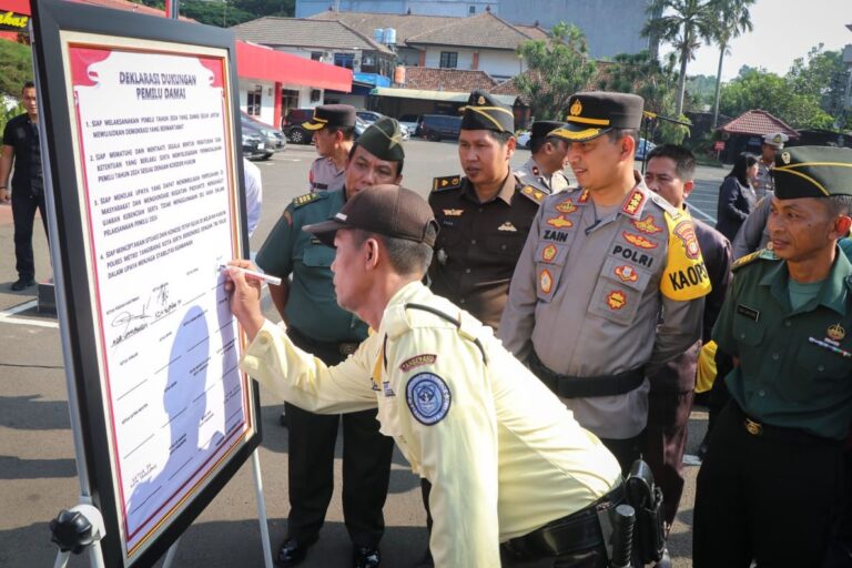Polres Metro Tangerang Kota Gelar Apel Pemilu Damai Bersama Ormas dan Pemuda